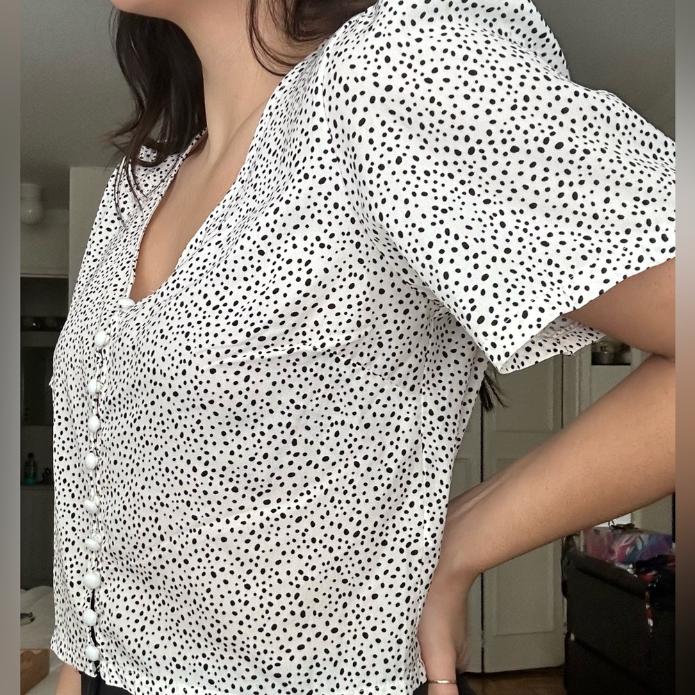 Black and White blouse. Size: M. Brand: Shein.